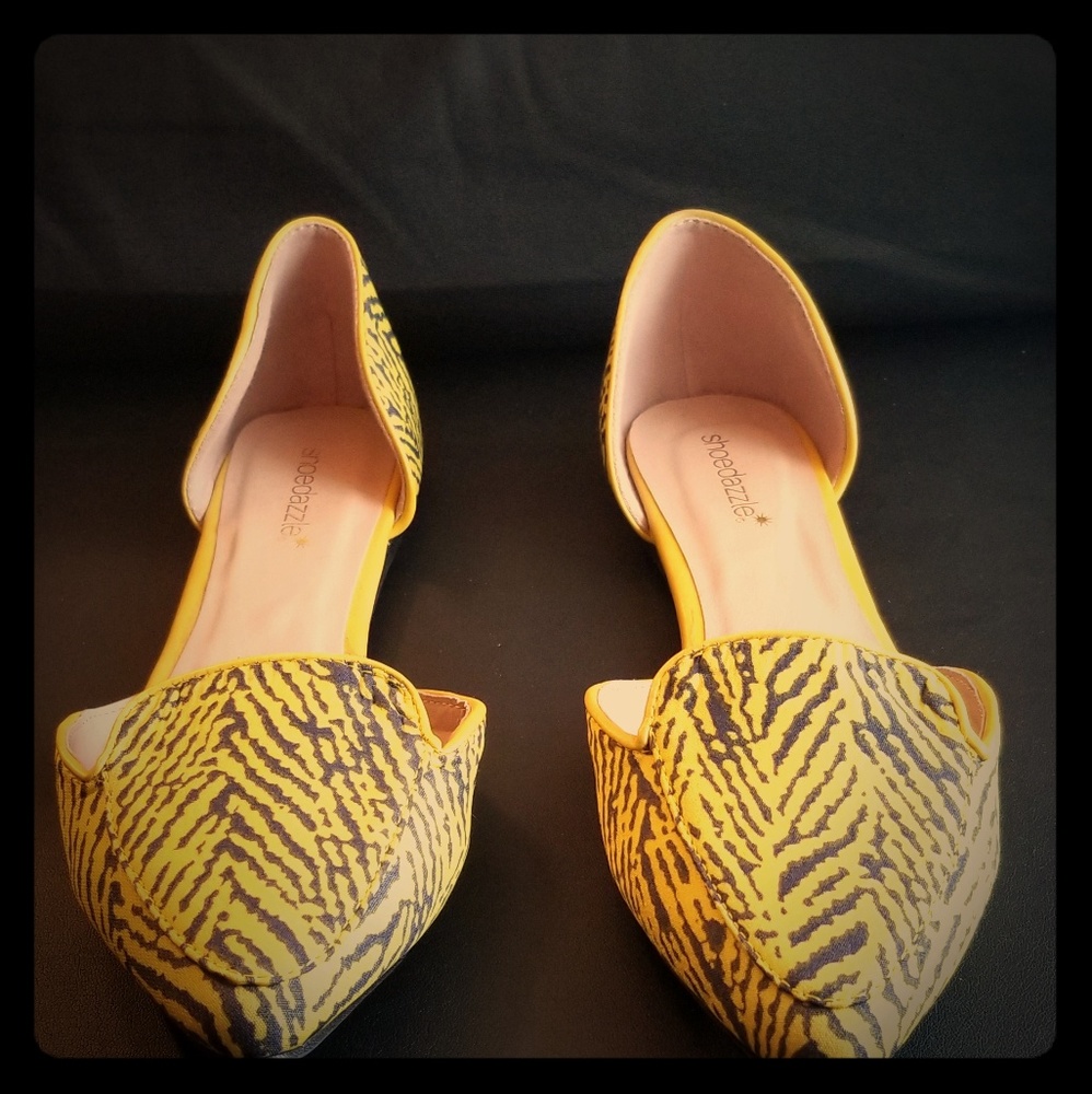 Yellow Zebra print flats